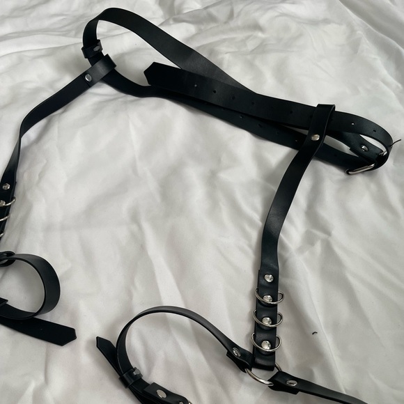 Faux Leather Garter Belt - Picture 4 of 5